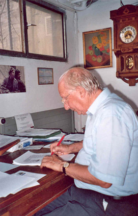 Claude Gacond laboranta pri sia instrumetodo de Esperanto (Gaconda Metodo), oktobro 2005 (fotis Stefano Keller)